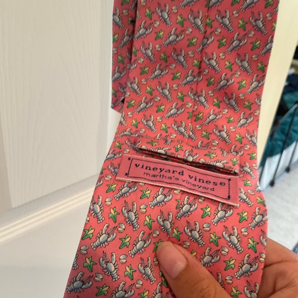 Vineyard Vines- “Lobster Bake” Men’s Silk Tie, Pink Multi, One Size EUC